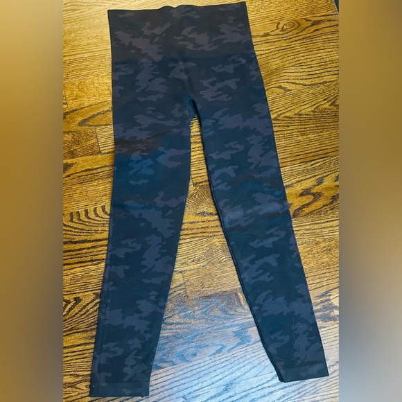 SPANX camouflage high waisted leggings. - Picture 1 of 5